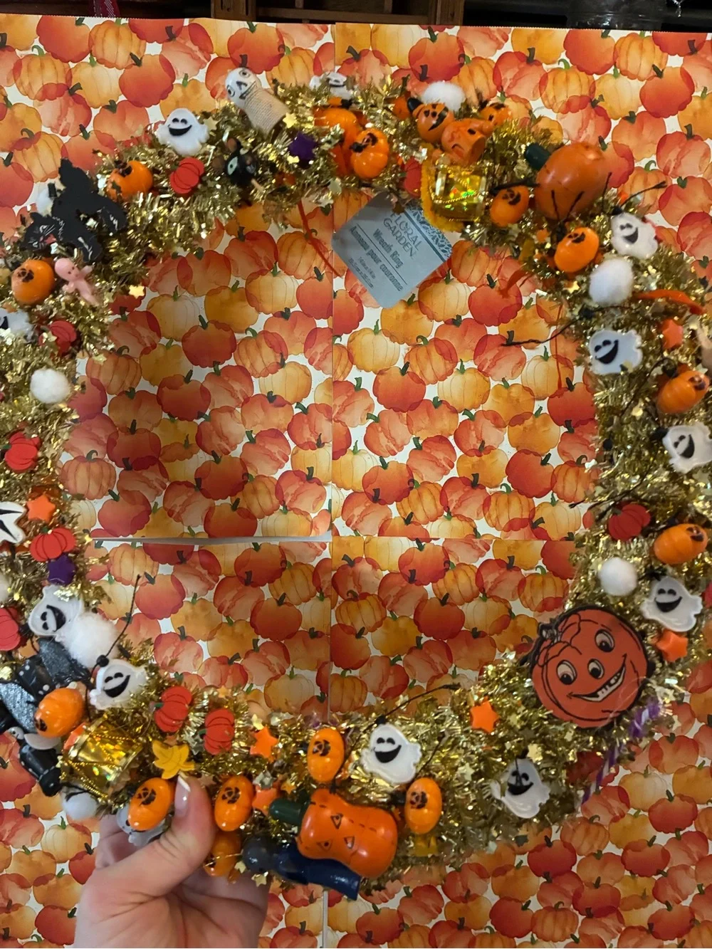 Pumpkin & Ghost Gold Tinsel Wreath - Halloween Figurines and Oddities